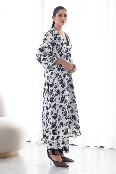 Buy_Studio Surbhi_Black Georgette, Satin Piping V-neck Floral Print Kurta With Pant _Online_at_Aza_Fashions