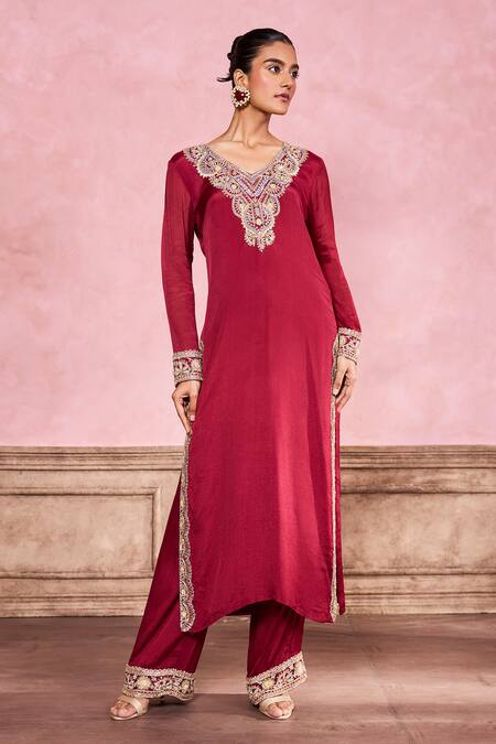 Krisha sunny Ramani Maroon Chinon Embroidered Cutdana V-neck Dori Kurta With Pant 