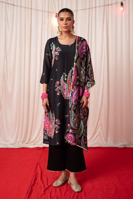 Chrkha_Black Chanderi Silk Hand Embroidered Mirror Paisley Floral Print Kurta Pant Set _Online_at_Aza_Fashions