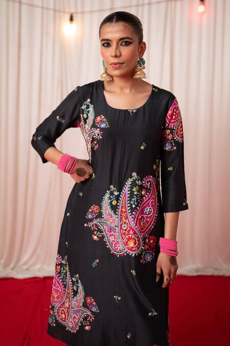 Chrkha_Black Chanderi Silk Hand Embroidered Mirror Paisley Floral Print Kurta Pant Set _at_Aza_Fashions