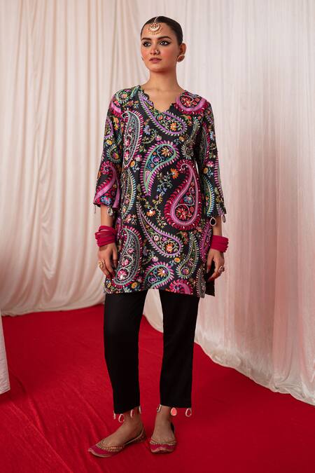 Chrkha_Black Chanderi Silk Hand Embroidered Paisley Floral Print Short Kurta With Pant _Online_at_Aza_Fashions