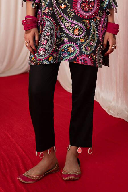 Buy_Chrkha_Black Chanderi Silk Hand Embroidered Paisley Floral Print Short Kurta With Pant _Online_at_Aza_Fashions