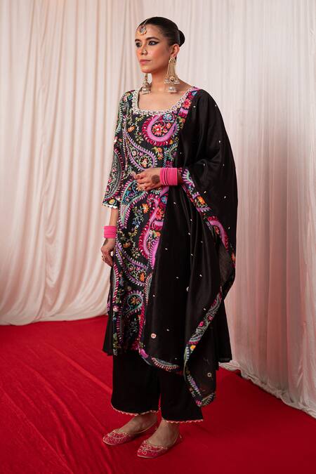 Chrkha Black Chanderi Silk Hand Embroidered Mirror Paisley Floral Print Kurta Set Online at Aza Fashions Chrkha_Black Chanderi Silk Hand Embroidered Mirror Paisley Floral Print Kurta Set _Online_at_Aza_Fashions