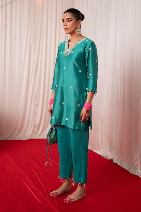 Buy Chrkha Green Chanderi Silk Hand Embroidered Mirror Paisley Short Kurta And Pant Set Online at Aza Fashions Buy_Chrkha_Green Chanderi Silk Hand Embroidered Mirror Paisley Short Kurta And Pant Set _Online_at_Aza_Fashions