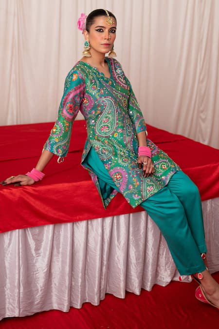 Chrkha Green Cotton Satin, Chanderi Silk, Paisley Floral Print Short Kurta And Pant Set at Aza Fashions Chrkha_Green Cotton Satin, Chanderi Silk, Paisley Floral Print Short Kurta And Pant Set _at_Aza_Fashions