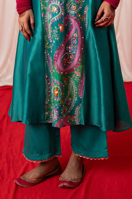 Buy_Chrkha_Green Chanderi Silk Hand Embroidered Mirror Square Kurta Pant Set _Online_at_Aza_Fashions
