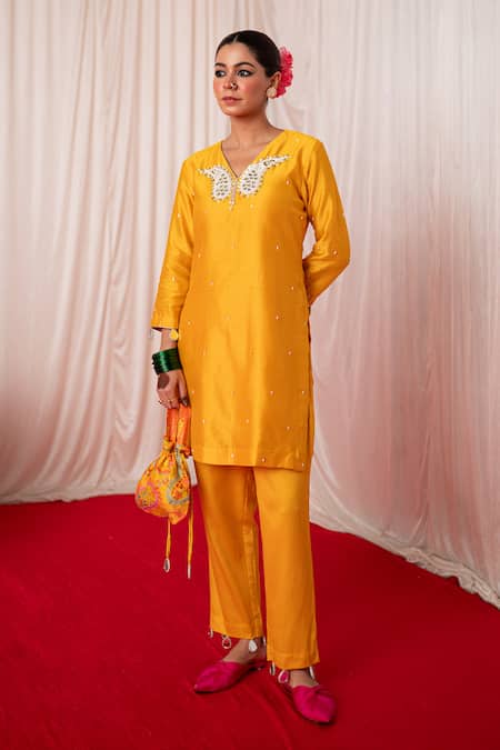 Buy Chrkha Yellow Cotton Satin Embroidery Tassel Paisley Motif Short Kurta With Pant Online at Aza Fashions Buy_Chrkha_Yellow Cotton Satin Embroidery Tassel Paisley Motif Short Kurta With Pant _Online_at_Aza_Fashions