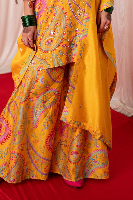 Buy_Chrkha_Yellow Chanderi Silk Print Paisley Embroidered Straight Kurta And Sharara Set _Online_at_Aza_Fashions