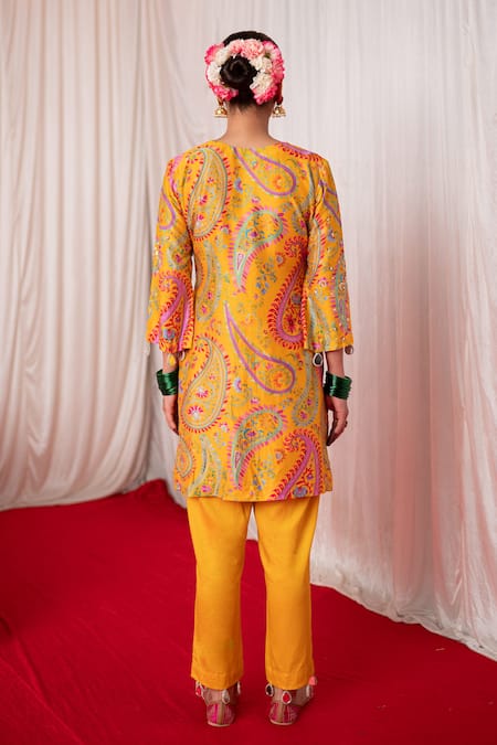 Chrkha Paisley Motif Embroidered Short Kurta With Pant 