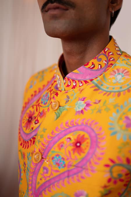 Chrkha_Yellow Chanderi Silk Printed Floral Paisley Bundi Kurta Set _at_Aza_Fashions