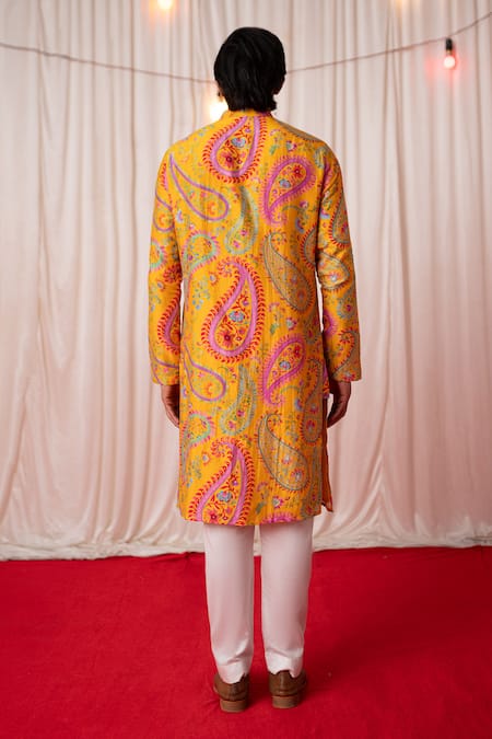Chrkha Paisley Print Kurta With Pant 