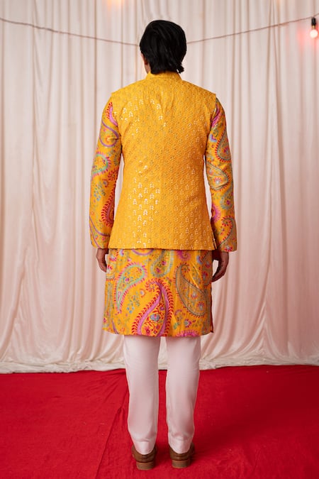 Chrkha Thread Embroidered Bundi Kurta Set 