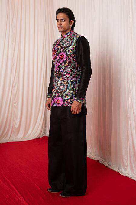 Buy_Chrkha_Black Chanderi Silk Printed Paisley Jaal Bundi Kurta Set 