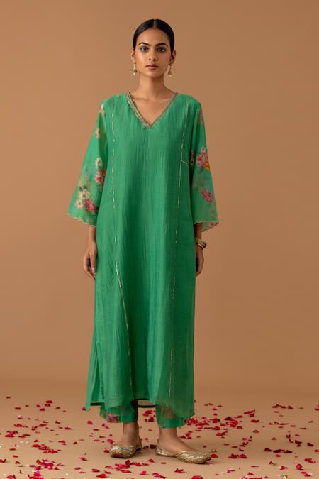 Juanita By Shubhda Green Chanderi Embroidery, Zari V-neck Floral Sleeve Printed Kurta Set Online at Aza Fashions Juanita By Shubhda_Green Chanderi Embroidery, Zari V-neck Floral Sleeve Printed Kurta Set_Online_at_Aza_Fashions