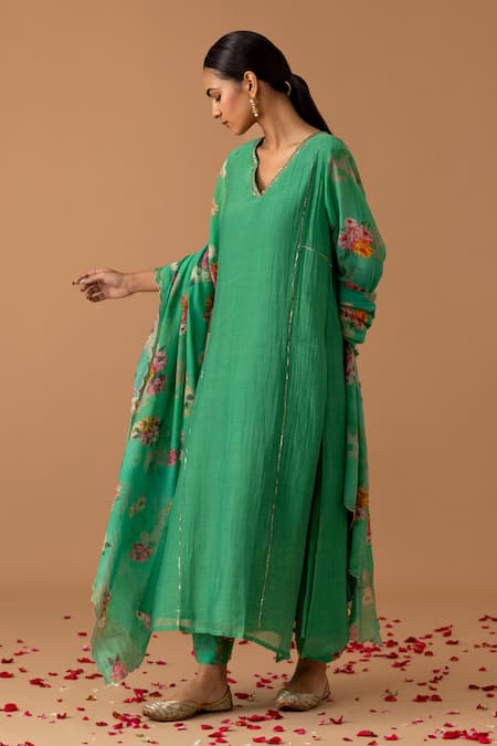 Juanita By Shubhda Green Chanderi Embroidery, Zari V-neck Floral Sleeve Printed Kurta Set at Aza Fashions Juanita By Shubhda_Green Chanderi Embroidery, Zari V-neck Floral Sleeve Printed Kurta Set_at_Aza_Fashions