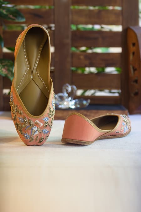 Amaryllis For Her Gulnar Dabka & Zari Embroidered Juttis 