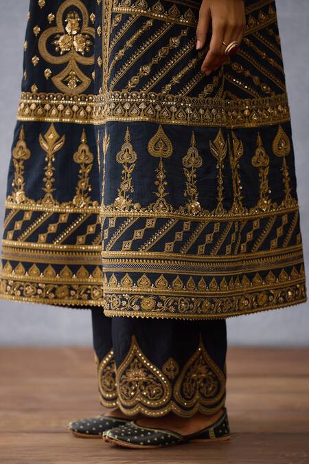 Torani Black Organza, Jersey Sequins, Beads, Bhadra Mannara Zardozi Work Kurta Set Online at Aza Fashions Torani_Black Organza, Jersey Sequins, Beads, Bhadra Mannara Zardozi Work Kurta Set _Online_at_Aza_Fashions