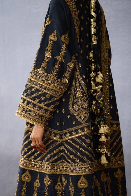 Buy Torani Black Organza, Jersey Sequins, Beads, Bhadra Mannara Zardozi Work Kurta Set Online at Aza Fashions Buy_Torani_Black Organza, Jersey Sequins, Beads, Bhadra Mannara Zardozi Work Kurta Set _Online_at_Aza_Fashions