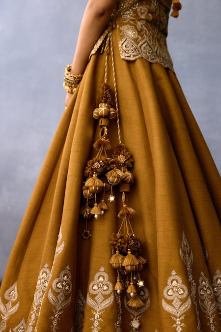 Buy Torani Yellow Organza, Jersey Sequins, Embroidery Mehre Hasina Bridal Lehenga Set Online at Aza Fashions Buy_Torani_Yellow Organza, Jersey Sequins, Embroidery Mehre Hasina Bridal Lehenga Set _Online_at_Aza_Fashions