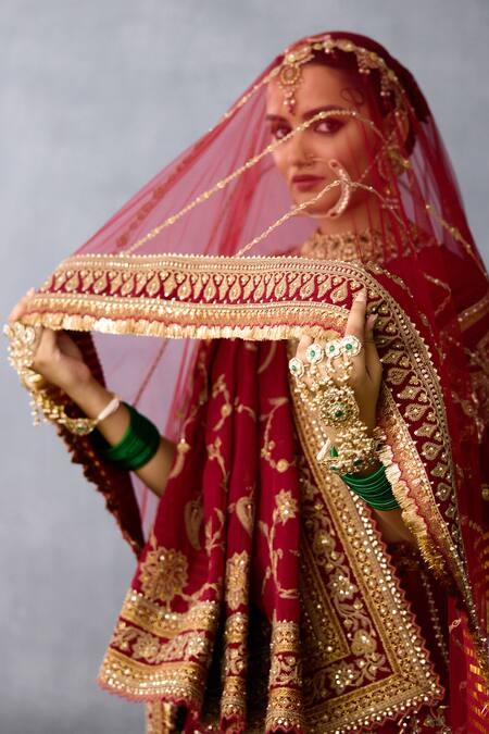 Buy Torani Red Organza, Jersey, Silk, Net Shamse Malka Leaf Embroidered Bridal Lehenga Set Online at Aza Fashions Buy_Torani_Red Organza, Jersey, Silk, Net Shamse Malka Leaf Embroidered Bridal Lehenga Set _Online_at_Aza_Fashions