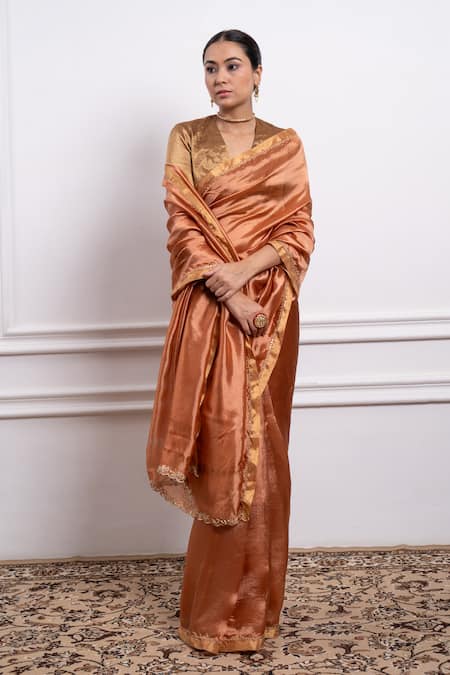 Buy_Vinusto_Brown Silk Zari, Floral Embroidered Saree With Running Unstitched Blouse Piece 
