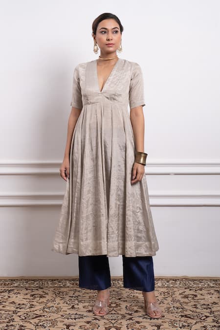 Buy Vinusto Silver Chanderi, Handloom Cotton Zari V-neck Handwoven Silk Anarkali With Pant Online at Aza Fashions Buy_Vinusto_Silver Chanderi, Handloom Cotton Zari V-neck Handwoven Silk Anarkali With Pant _Online_at_Aza_Fashions