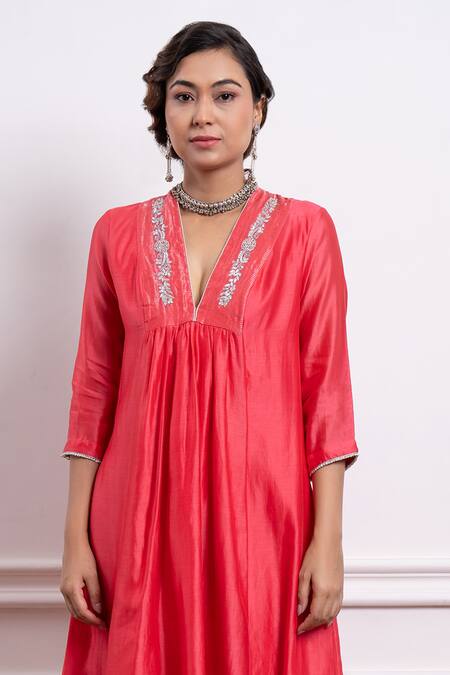 Vinusto Pink Chanderi Lace, Zari V-neck Zardosi Embroidered Gather Yoke Kurta With Pant Online at Aza Fashions Vinusto_Pink Chanderi Lace, Zari V-neck Zardosi Embroidered Gather Yoke Kurta With Pant _Online_at_Aza_Fashions
