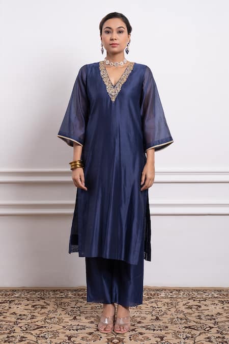 Vinusto_Blue Chanderi Zari, Embroidery V-neck Floral Straight Kurta With Pant _Online_at_Aza_Fashions