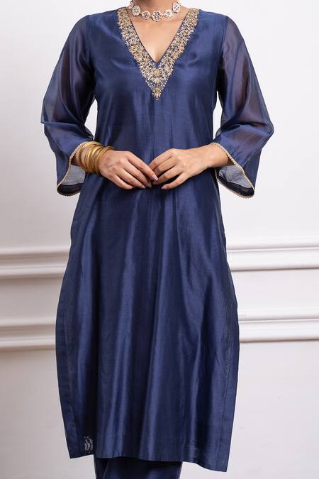 Shop_Vinusto_Blue Chanderi Zari, Embroidery V-neck Floral Straight Kurta With Pant _Online_at_Aza_Fashions