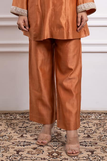 Vinusto Brown Chanderi Lace Split V-neck Embroidered Handwoven Short Kurta With Pant Online at Aza Fashions Vinusto_Brown Chanderi Lace Split V-neck Embroidered Handwoven Short Kurta With Pant _Online_at_Aza_Fashions