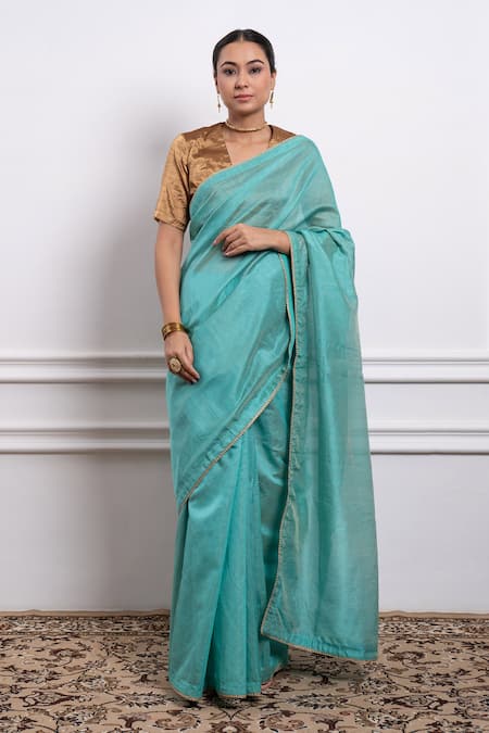 Vinusto Handwoven Embroidered Saree With Solid Blouse 