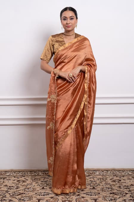 Vinusto Handwoven Placement Embroidered Saree With Blouse 