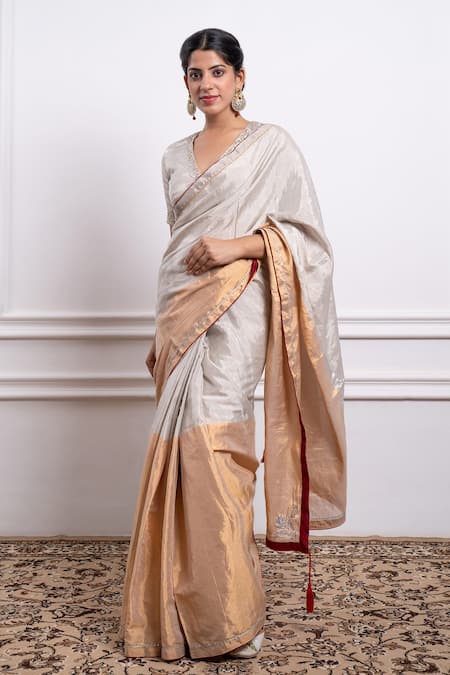 Vinusto Color Blocked Embroidered Saree With Blouse 