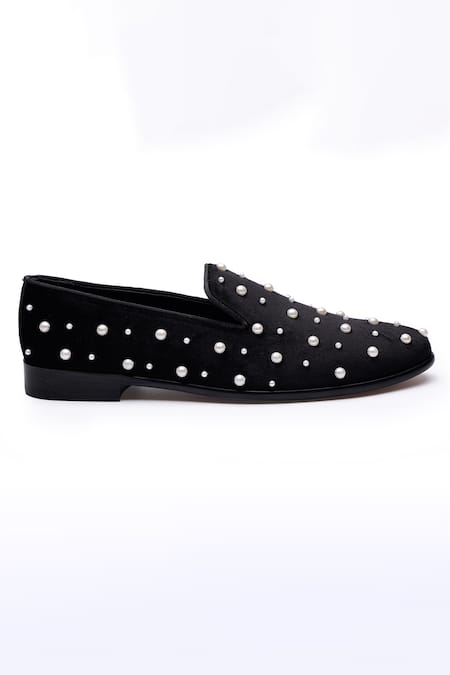 Buy_Shutiq_Black Gem Pearl Embroidered Velvet Shoes _Online_at_Aza_Fashions