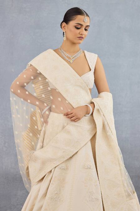 Torani Ivory Organza, Jersey Embroidery, Maahe Mumtaz Floral Lehenga Blouse Set Online at Aza Fashions Torani_Ivory Organza, Jersey Embroidery, Maahe Mumtaz Floral Lehenga Blouse Set _Online_at_Aza_Fashions