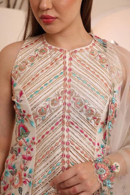 Buy_Ishram Couture_Ivory Silk Organza, Handloom Cotton Gota Patti, Rihaai Floral Kurta Sharara Set 