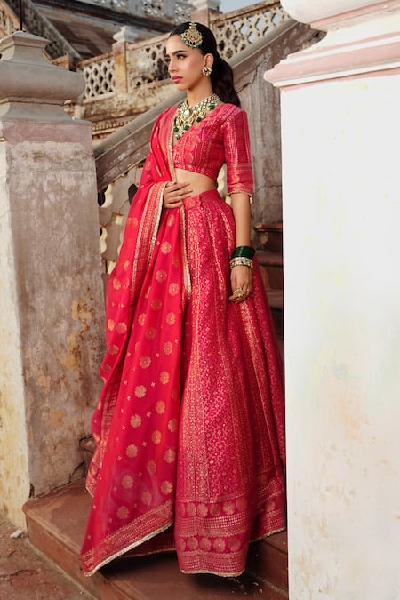 Safaa_Magenta Velvet Embroidery Plunge Neck Heera Floral Paisley Woven Lehenga Set _at_Aza_Fashions