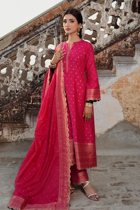 Buy_Safaa_Magenta Velvet, Silk Embroidery, Zari Collared Nameh Butti Woven Kurta Pant Set _Online_at_Aza_Fashions
