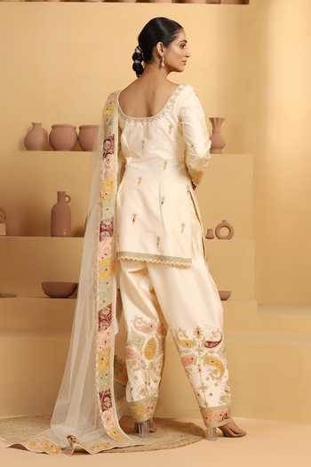 Shop Meenagurnam Beige Modal, Net Embroidery, Applique Scoop Paisley Motif Pattern Kurta Pant Set at Aza Fashions Shop_Meenagurnam_Beige Modal, Net Embroidery, Applique Scoop Paisley Motif Pattern Kurta Pant Set _at_Aza_Fashions