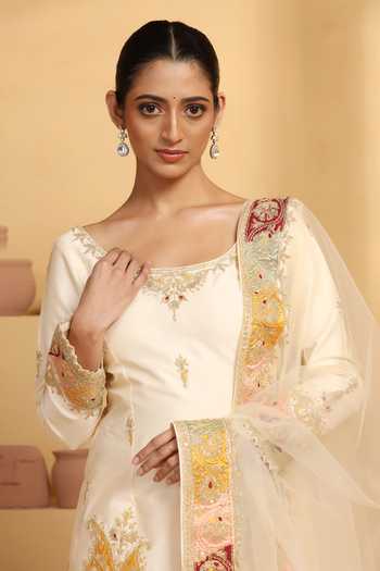 Meenagurnam Beige Modal, Net Embroidery, Applique Scoop Paisley Motif Pattern Kurta Pant Set Online at Aza Fashions Meenagurnam_Beige Modal, Net Embroidery, Applique Scoop Paisley Motif Pattern Kurta Pant Set _Online_at_Aza_Fashions