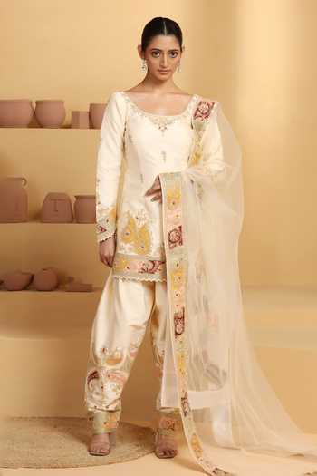 Shop Meenagurnam Beige Modal, Net Embroidery, Applique Scoop Paisley Motif Pattern Kurta Pant Set Online at Aza Fashions Shop_Meenagurnam_Beige Modal, Net Embroidery, Applique Scoop Paisley Motif Pattern Kurta Pant Set _Online_at_Aza_Fashions