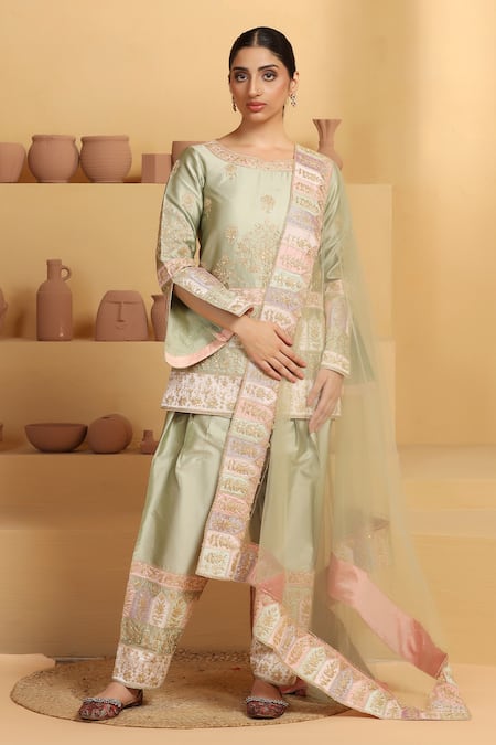 MeenaGurnam Green Moga Silk Embroidery Floral Round Neck Motif Pattern Kurta Pant Set 