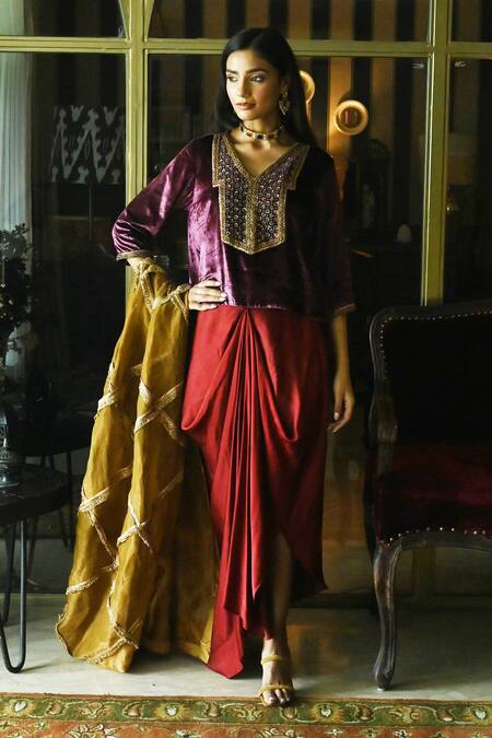 Shorshe Clothing_Gold Tissue Lace Mukesh Embellished Checkered Dupatta _Online_at_Aza_Fashions