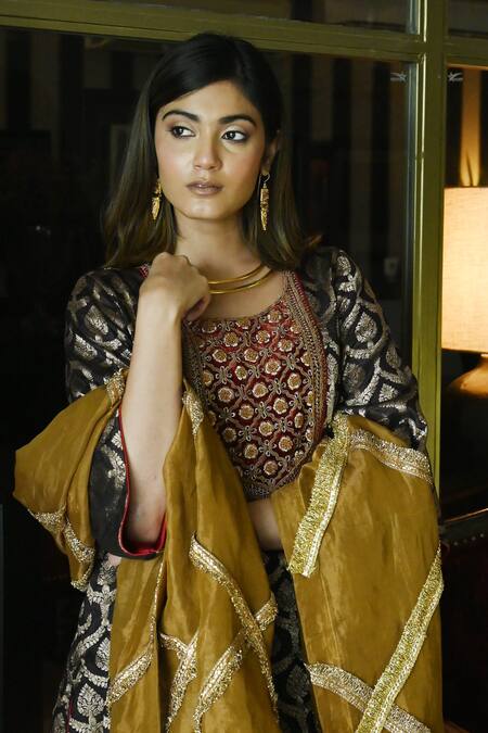 Shorshe Clothing_Gold Tissue Lace Mukesh Embellished Checkered Dupatta _at_Aza_Fashions