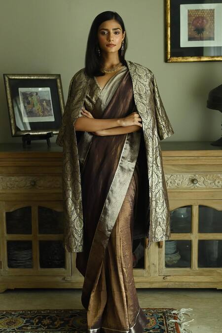 Shorshe Clothing_Purple Handloom Cotton Wave Border Woven Saree_Online_at_Aza_Fashions