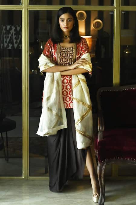 Buy_Shorshe Clothing_Red Satin, Silk, Brocade Embroidery Shruti Floral Mughal Woven Kurta And Skirt Set _Online_at_Aza_Fashions