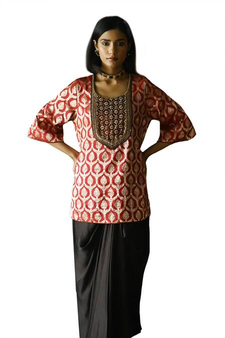 Buy_Shorshe Clothing_Red Satin, Silk, Brocade Embroidery Shruti Floral Mughal Woven Kurta And Skirt Set 