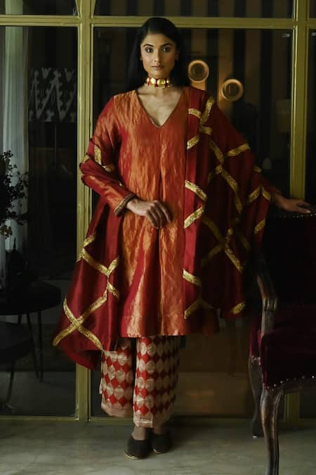 Shorshe Clothing Red Handloom Tissue Embroidery Sequin V Waahida Placement Kurta And Palazzo Set 