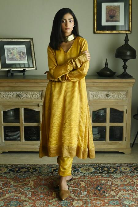 Buy_Shorshe Clothing_Yellow Chanderi, Handloom Cotton Anu Stripe Pattern Kurta And Cigarette Pant Set