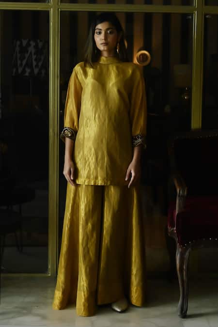 Buy_Shorshe Clothing_Gold Handloom Cotton Embroidery High Neck Megan Sleeve Hem Kurta With Gharara 